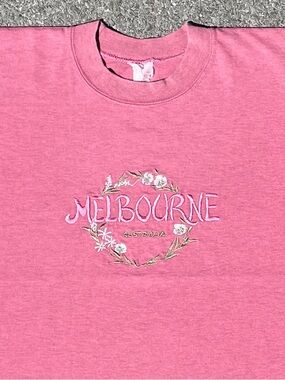 Vtg 1990s Melbourne Australia Floral Embroidered Cropped T-Shirt Pink 22x23